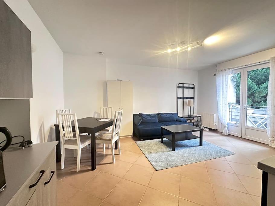 Appartement F3, 2 Chambres Ivry-sur-Seine Kültér fotó